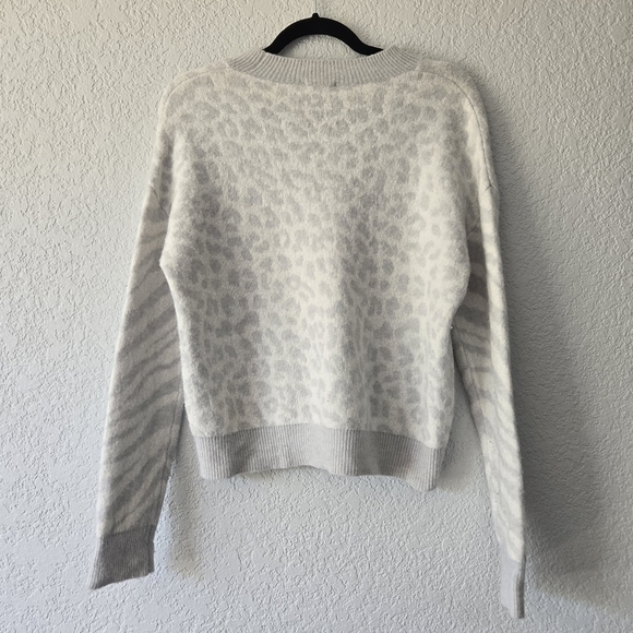 Rails XS Gray Animal Print Cashmere Merino Wool Blend Pullover Crew Neck Sweater - Picture 3 of 5